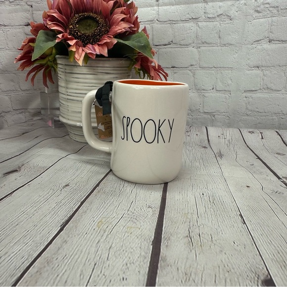 NWT Rae Dunn Peanuts Halloween Mug Linus pumpkin bats SPOOKY - Picture 3 of 7